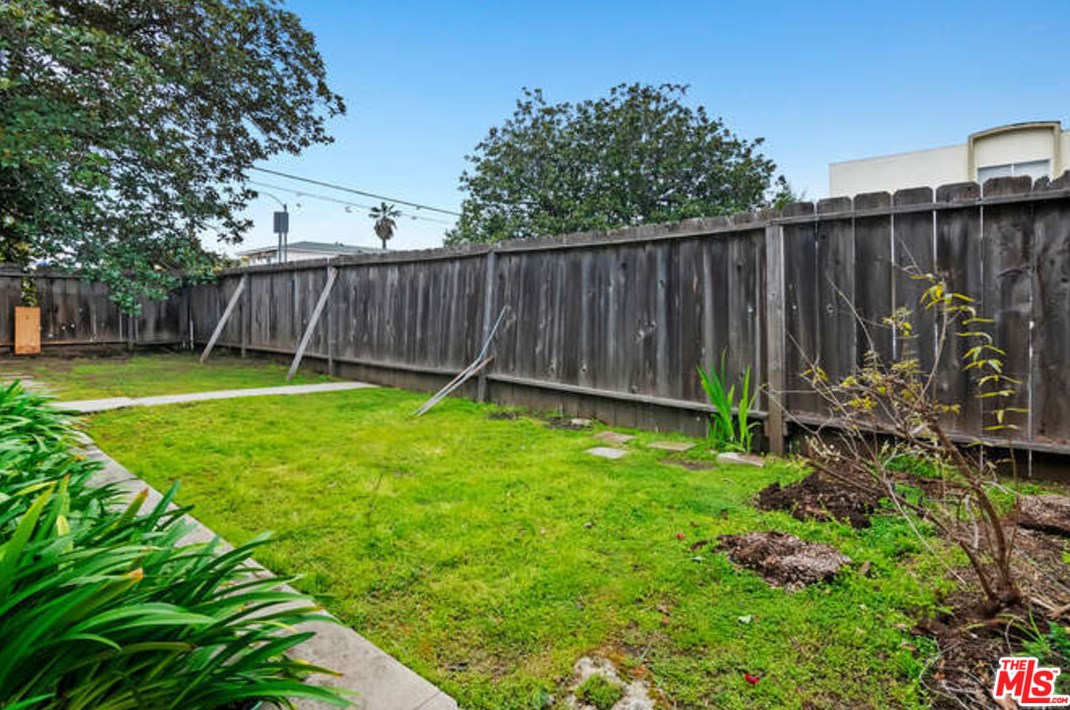 8629 Guthrie Ave, Los Angeles CA  90034-1403 exterior