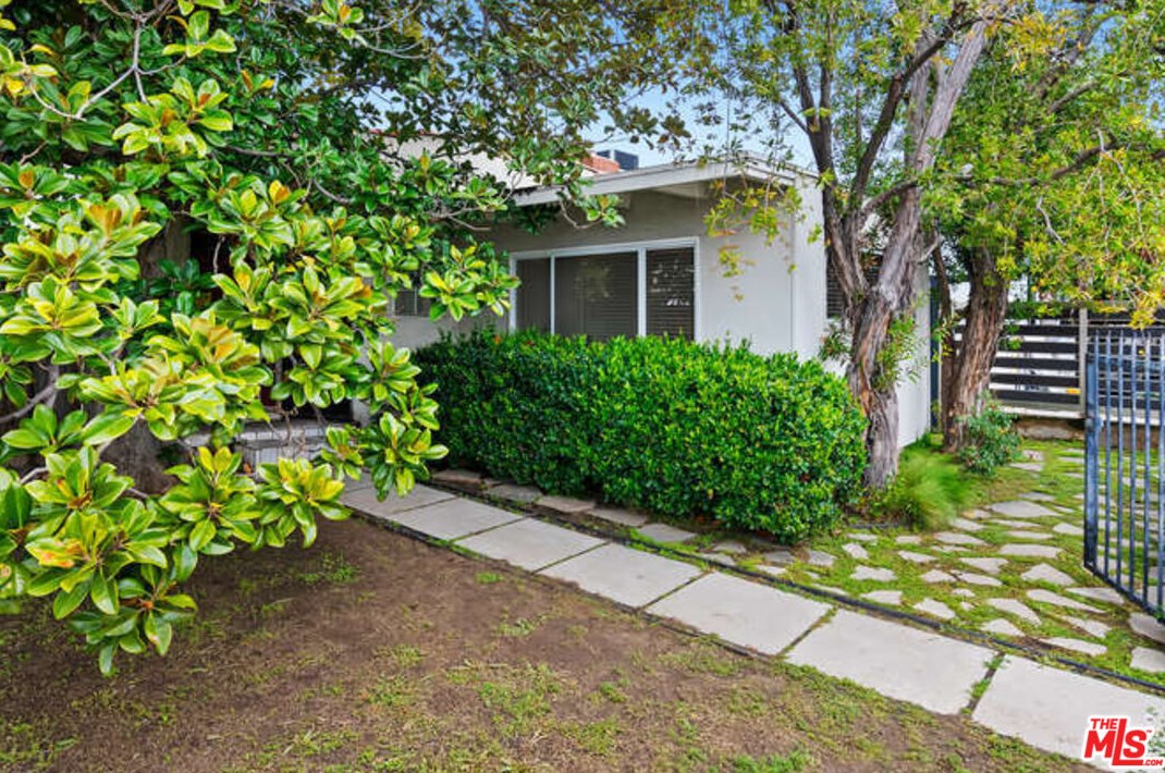 8629 Guthrie Ave, Los Angeles CA  90034-1403 exterior