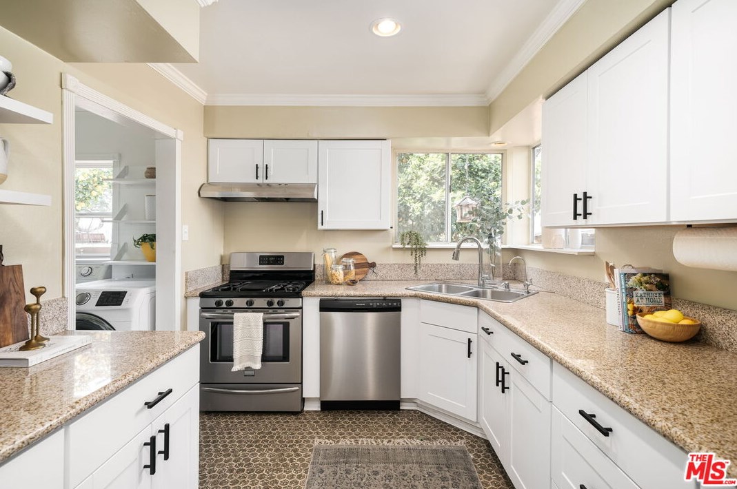 1877 Seigneur Ave, Los Angeles CA  90032-4024 exterior