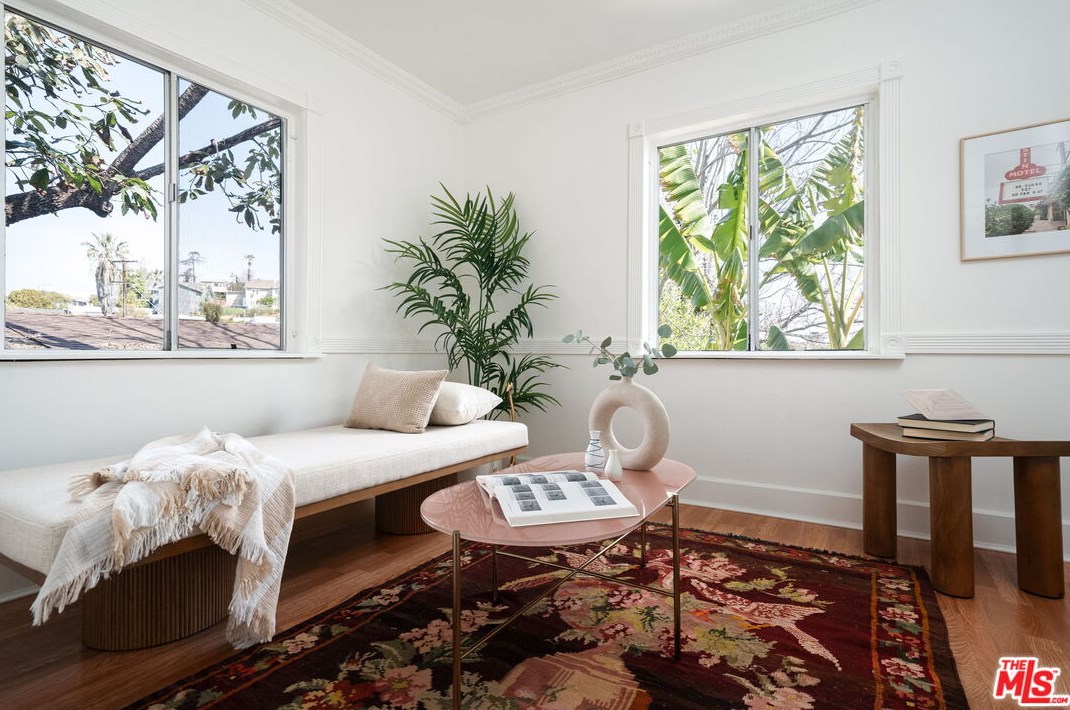 1877 Seigneur Ave, Los Angeles CA  90032-4024 exterior