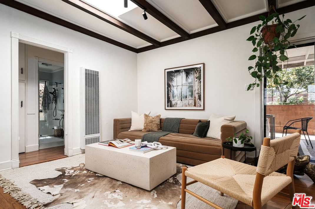 1877 Seigneur Ave, Los Angeles CA  90032-4024 exterior