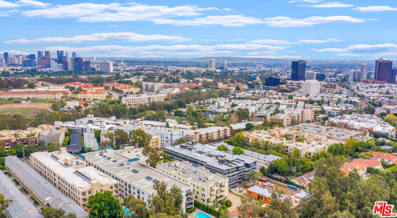 453 Barrington Ave, Los Angeles CA  90049-6411 exterior