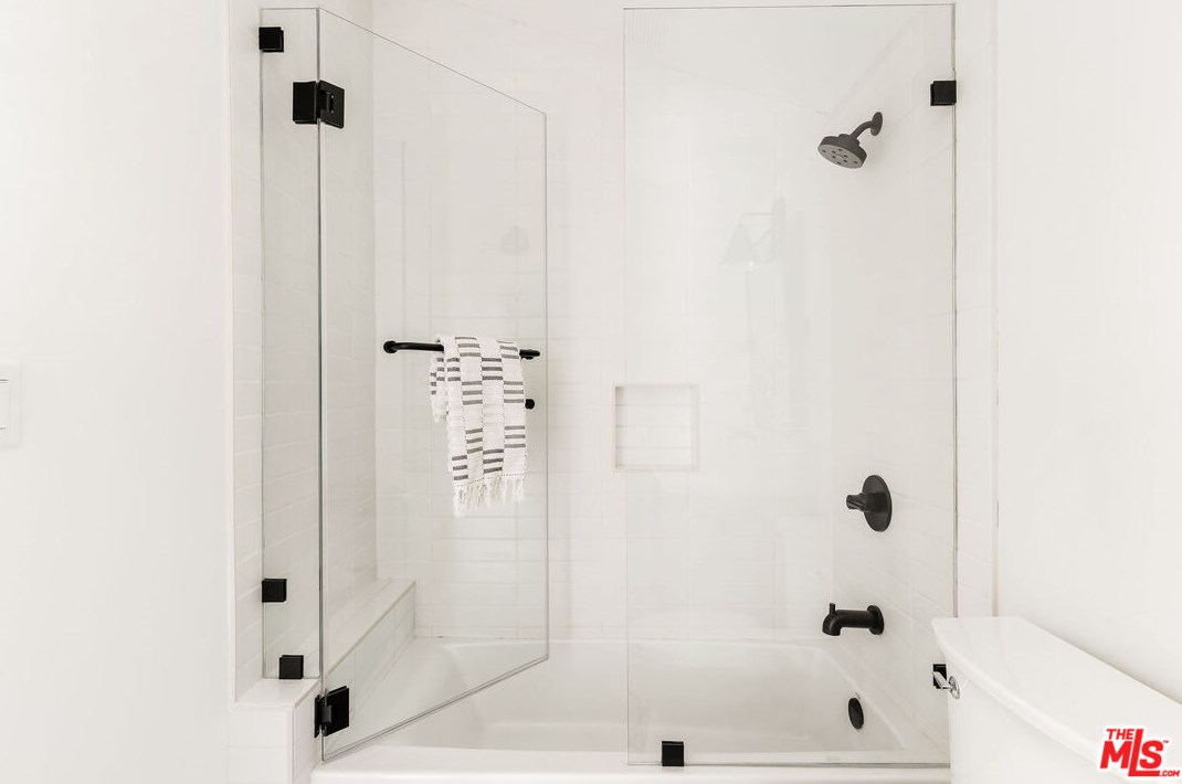 3810 59th Pl, Los Angeles CA  90043-3153 exterior