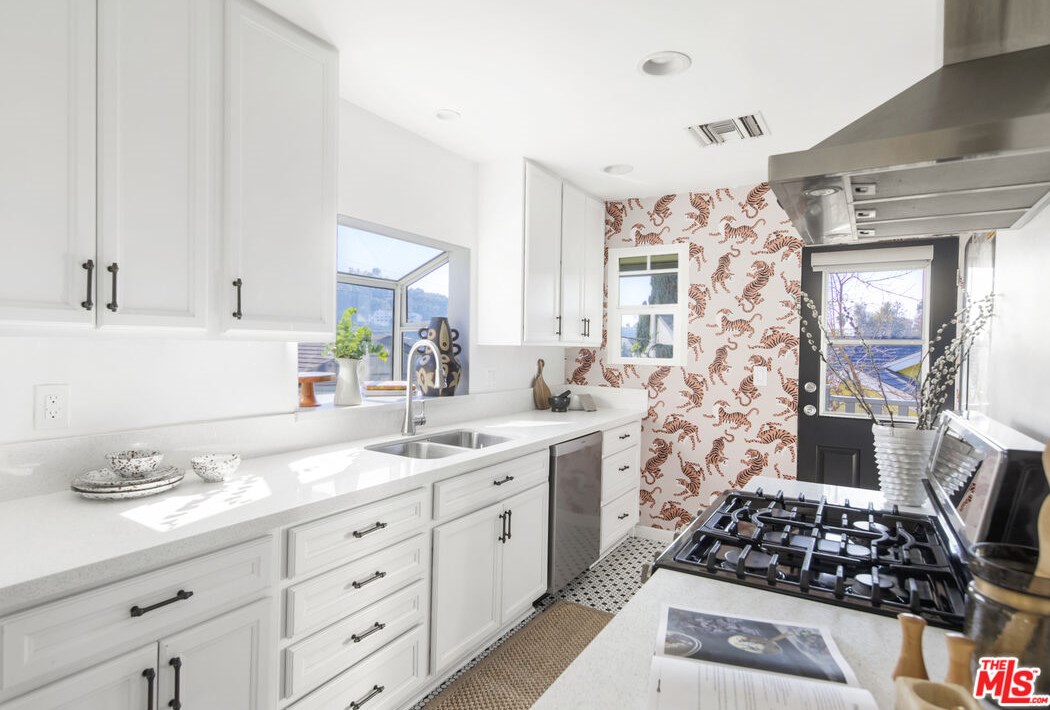 1337 Neola St, Los Angeles CA  90041-2447 exterior