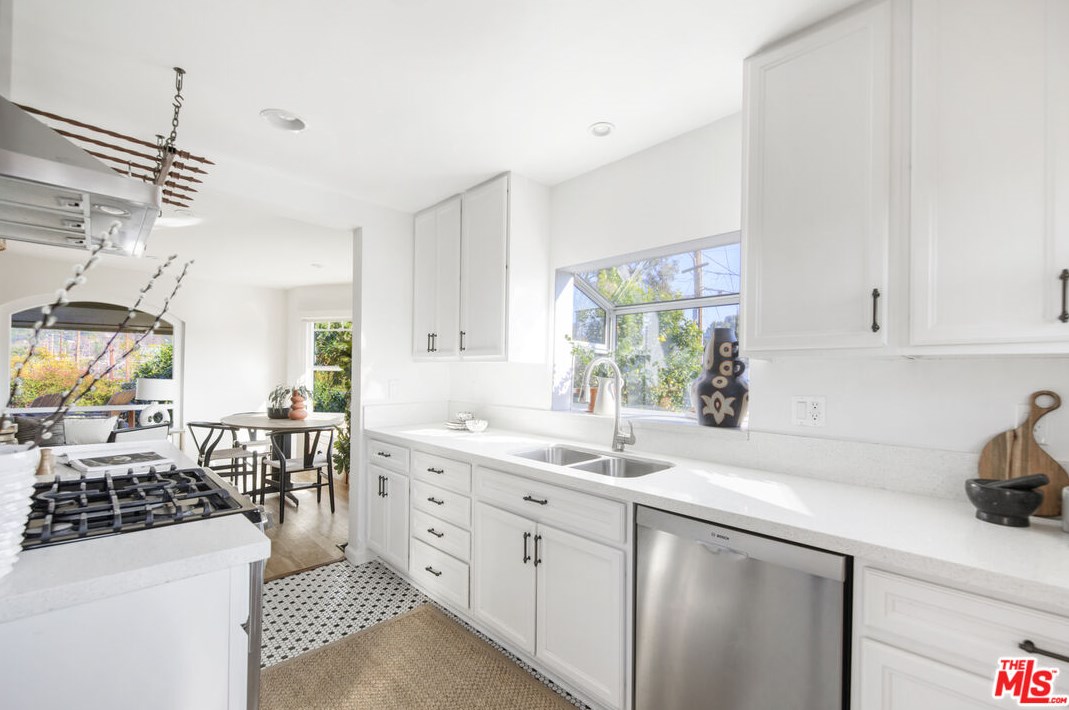1337 Neola St, Los Angeles CA  90041-2447 exterior