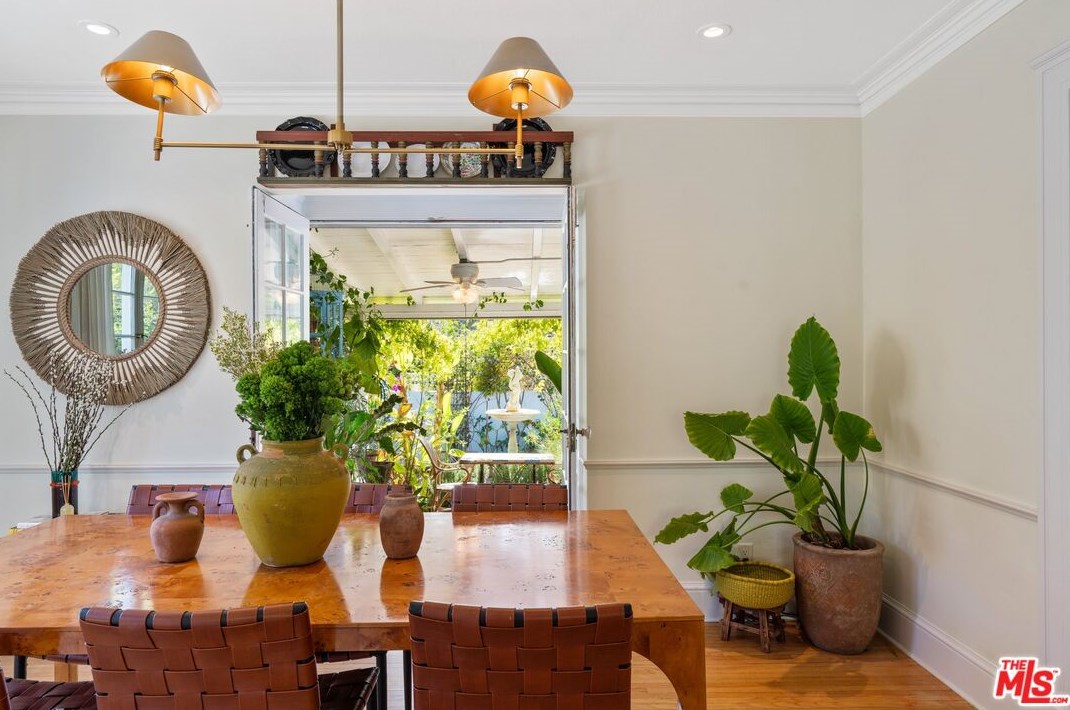 14 Oak Knoll Gardens Dr, Pasadena CA  91106-3833 exterior