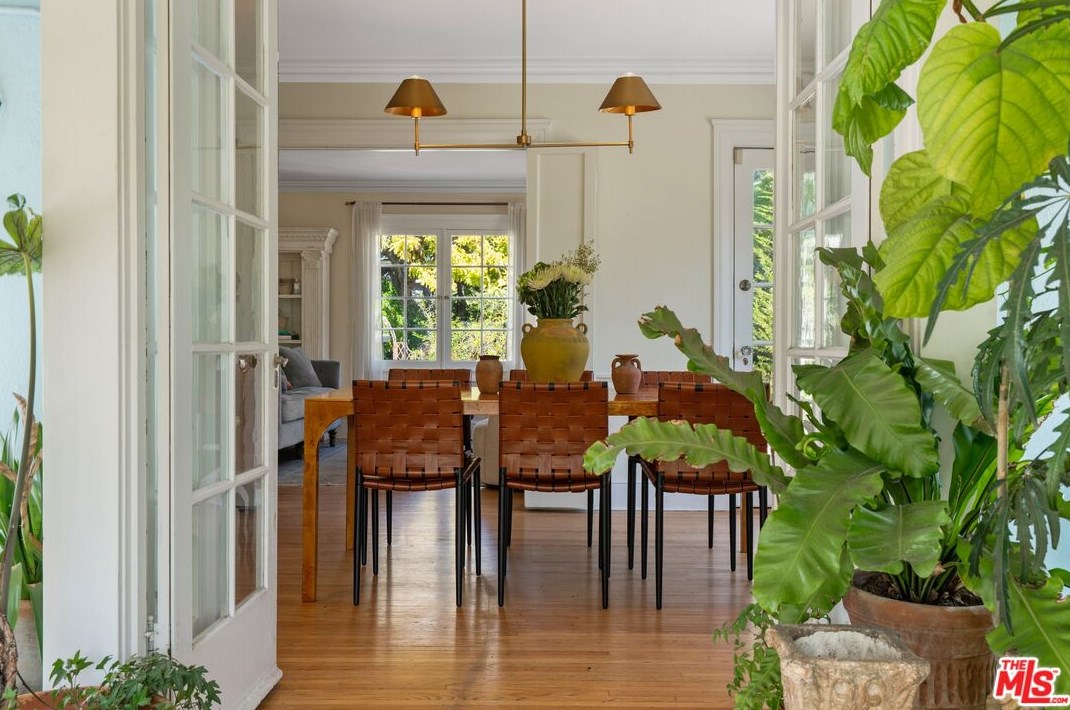 14 Oak Knoll Gardens Dr, Pasadena CA  91106-3833 exterior