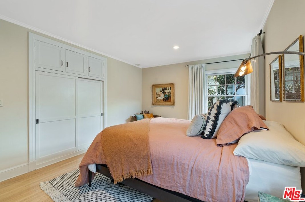 14 Oak Knoll Gardens Dr, Pasadena CA  91106-3833 exterior