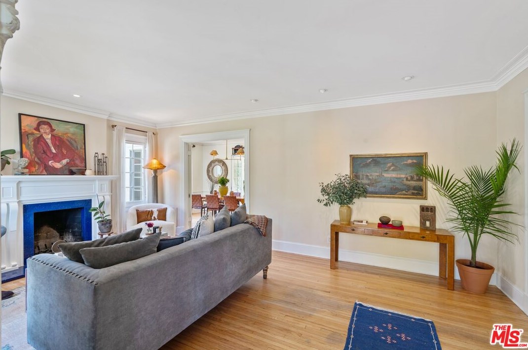 14 Oak Knoll Gardens Dr, Pasadena CA  91106-3833 exterior