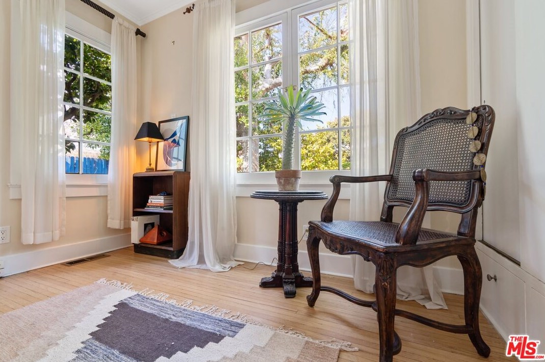 14 Oak Knoll Gardens Dr, Pasadena CA  91106-3833 exterior