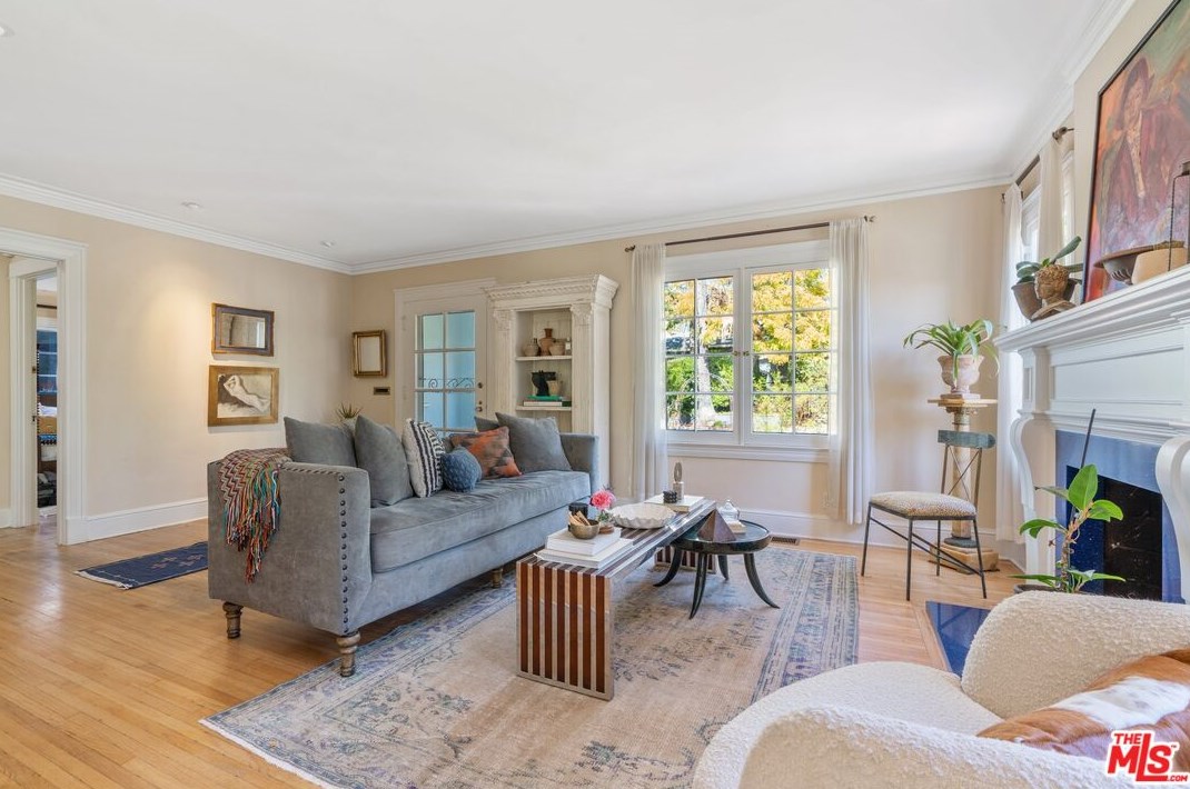 14 Oak Knoll Gardens Dr, Pasadena CA  91106-3833 exterior