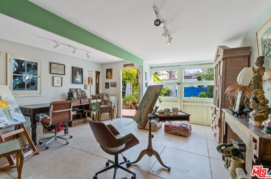 14 Oak Knoll Gardens Dr, Pasadena CA  91106-3833 exterior