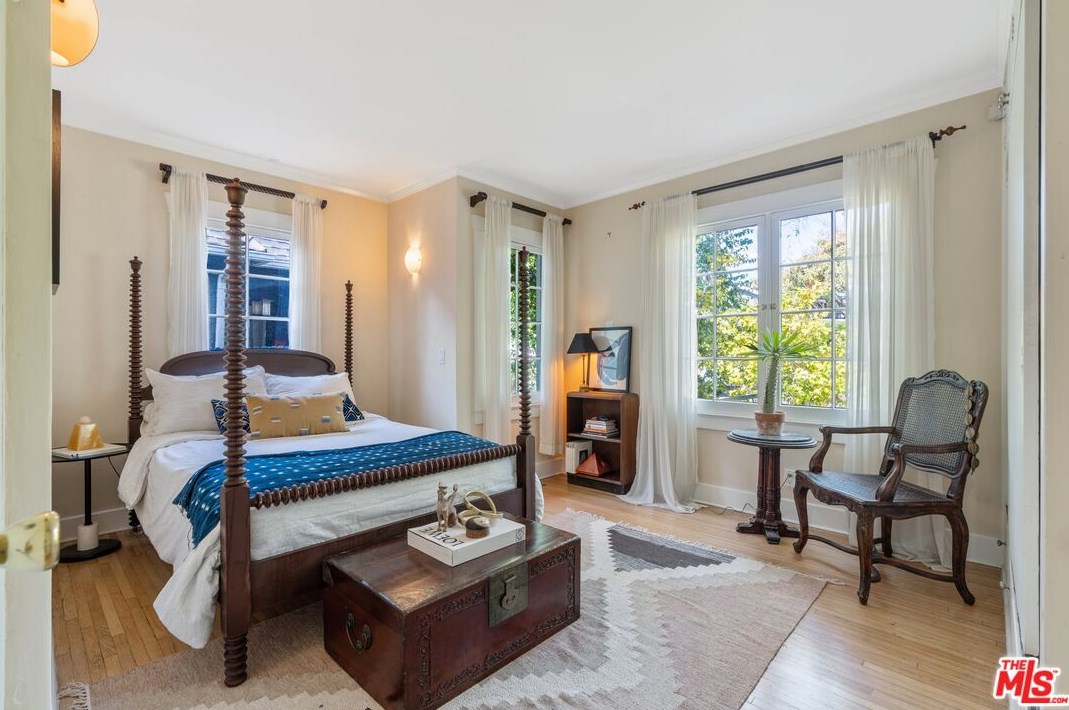 14 Oak Knoll Gardens Dr, Pasadena CA  91106-3833 exterior