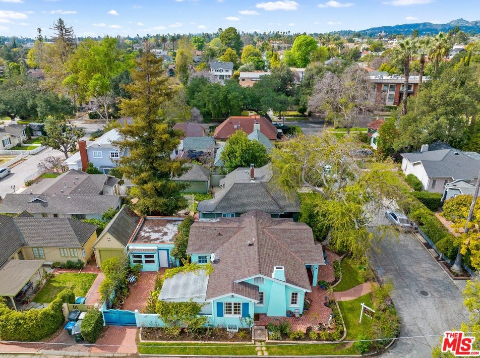 14 Oak Knoll Gardens Dr, Pasadena CA  91106-3833 exterior