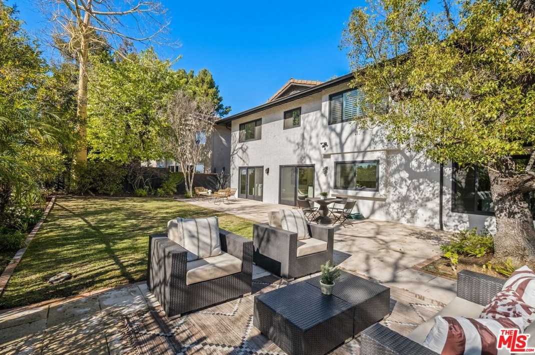 3057 Nicada Dr, Los Angeles CA  90077-2027 exterior