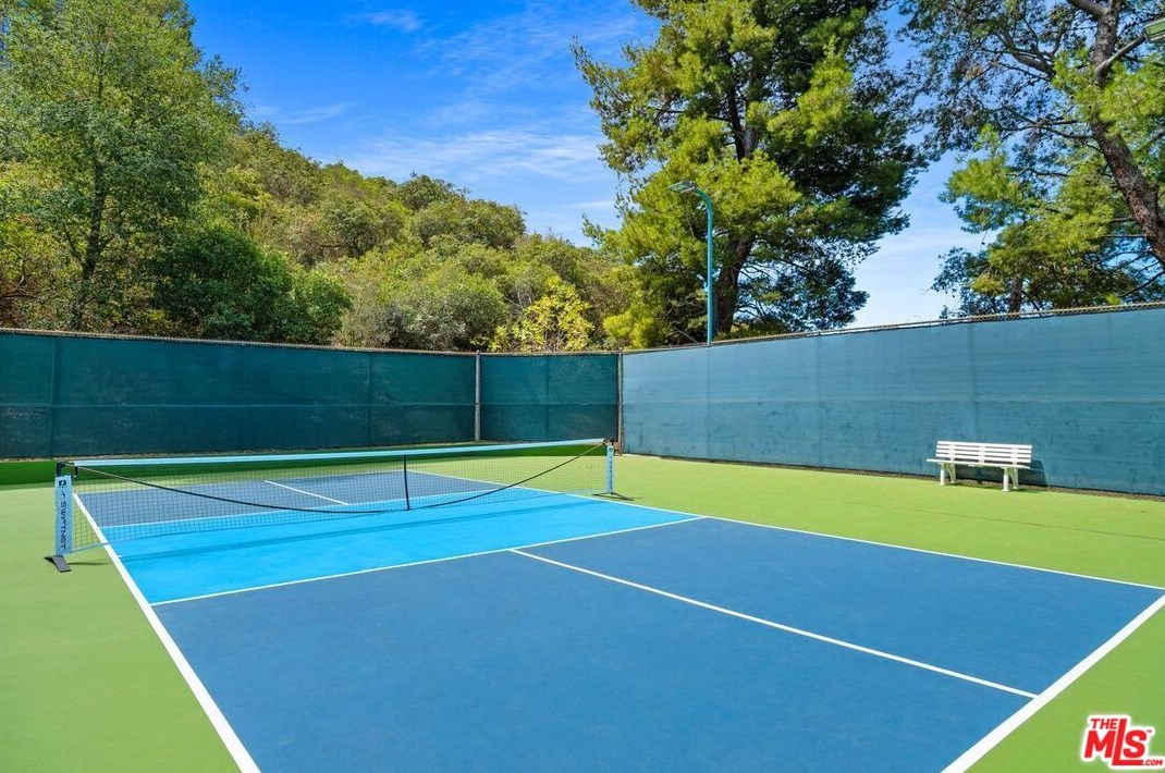 3057 Nicada Dr, Los Angeles CA  90077-2027 exterior
