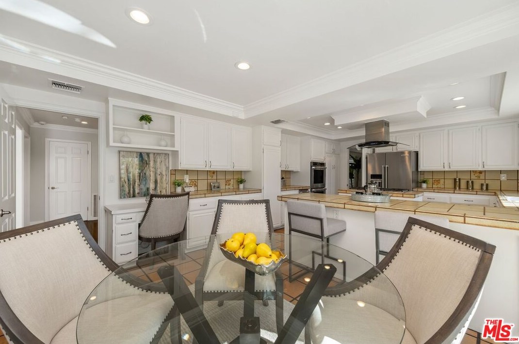3057 Nicada Dr, Los Angeles CA  90077-2027 exterior