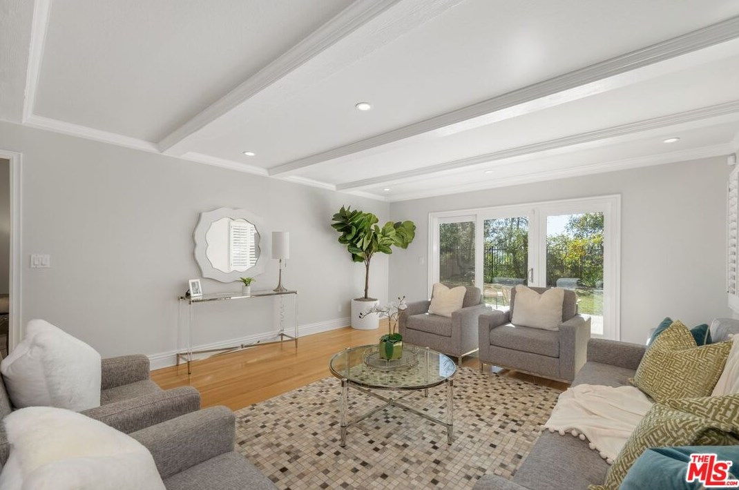 3057 Nicada Dr, Los Angeles CA  90077-2027 exterior