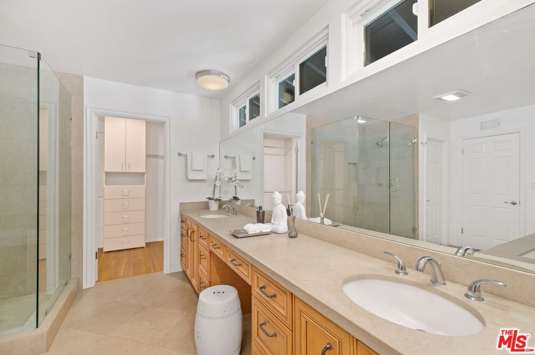 3057 Nicada Dr, Los Angeles CA  90077-2027 exterior