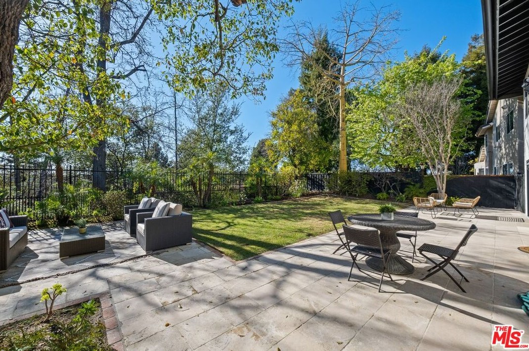 3057 Nicada Dr, Los Angeles CA  90077-2027 exterior
