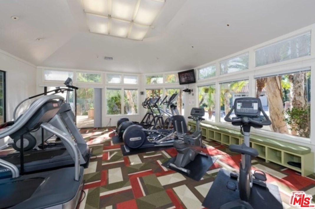 3057 Nicada Dr, Los Angeles CA  90077-2027 exterior