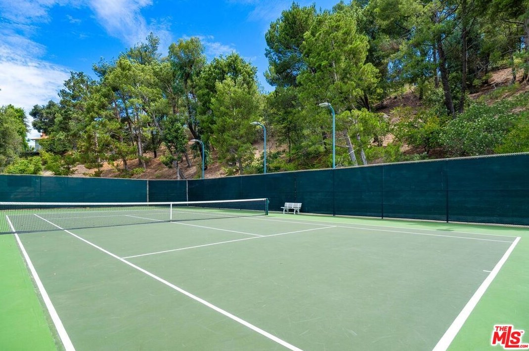3057 Nicada Dr, Los Angeles CA  90077-2027 exterior