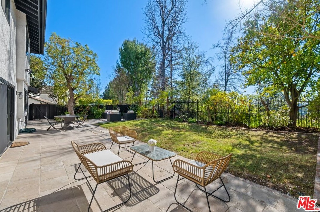 3057 Nicada Dr, Los Angeles CA  90077-2027 exterior
