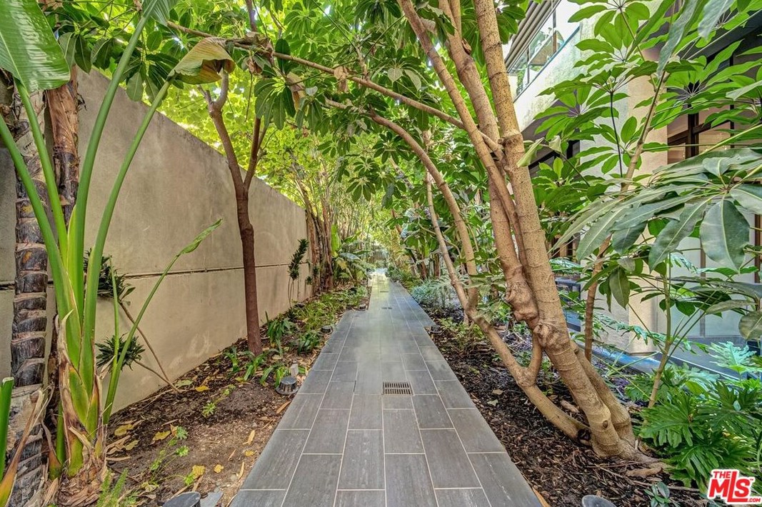 460 Spring St, Los Angeles CA  90012-2810 exterior