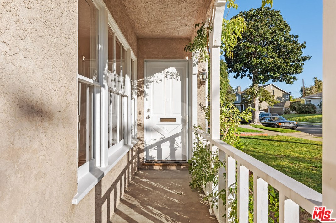 6383 Nancy St, Los Angeles CA  90045-1235 exterior
