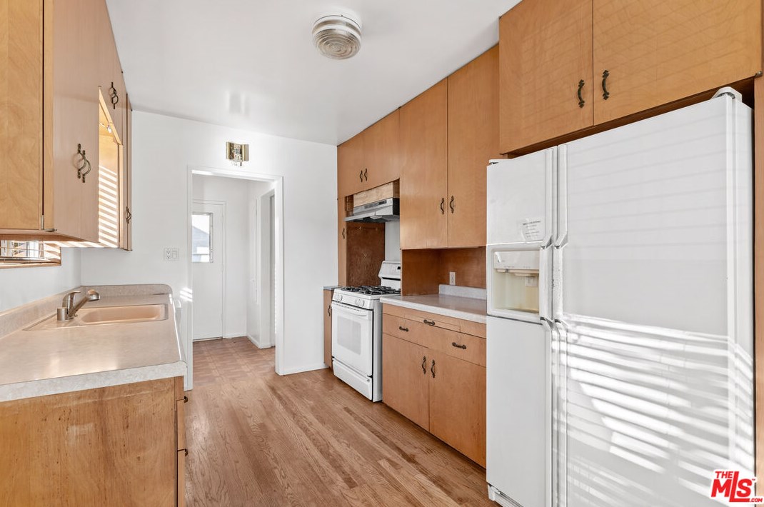 6383 Nancy St, Los Angeles CA  90045-1235 exterior
