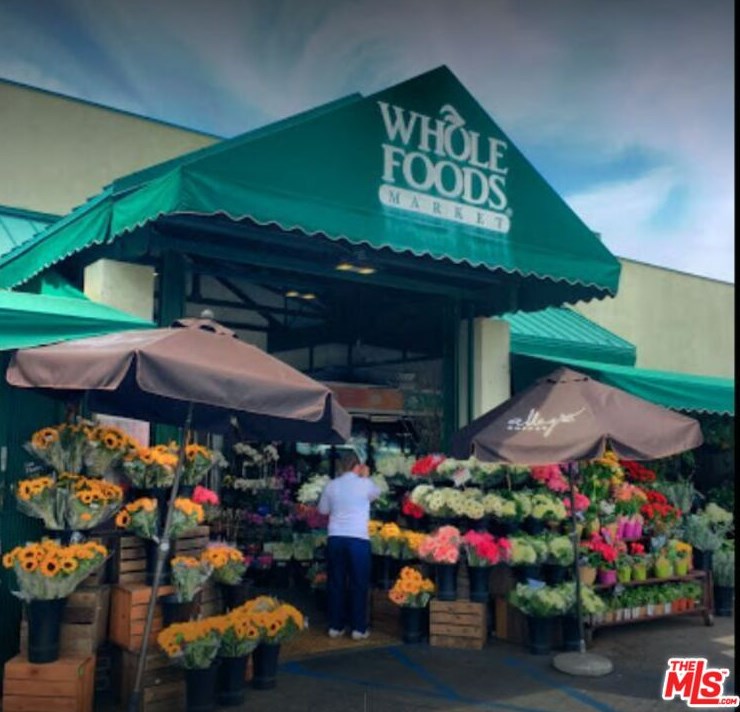 11690 Montana Ave, Los Angeles CA  90049-4671 exterior
