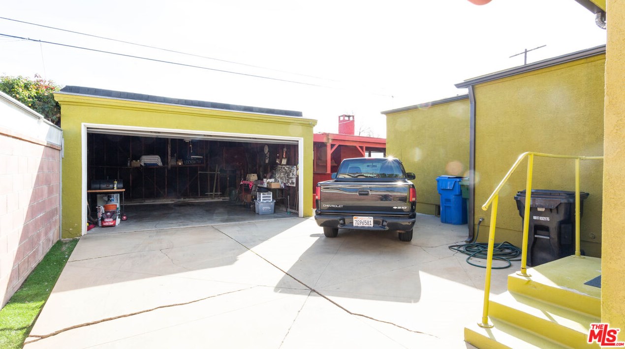 2056 94th St, Los Angeles CA  90047-3709 exterior
