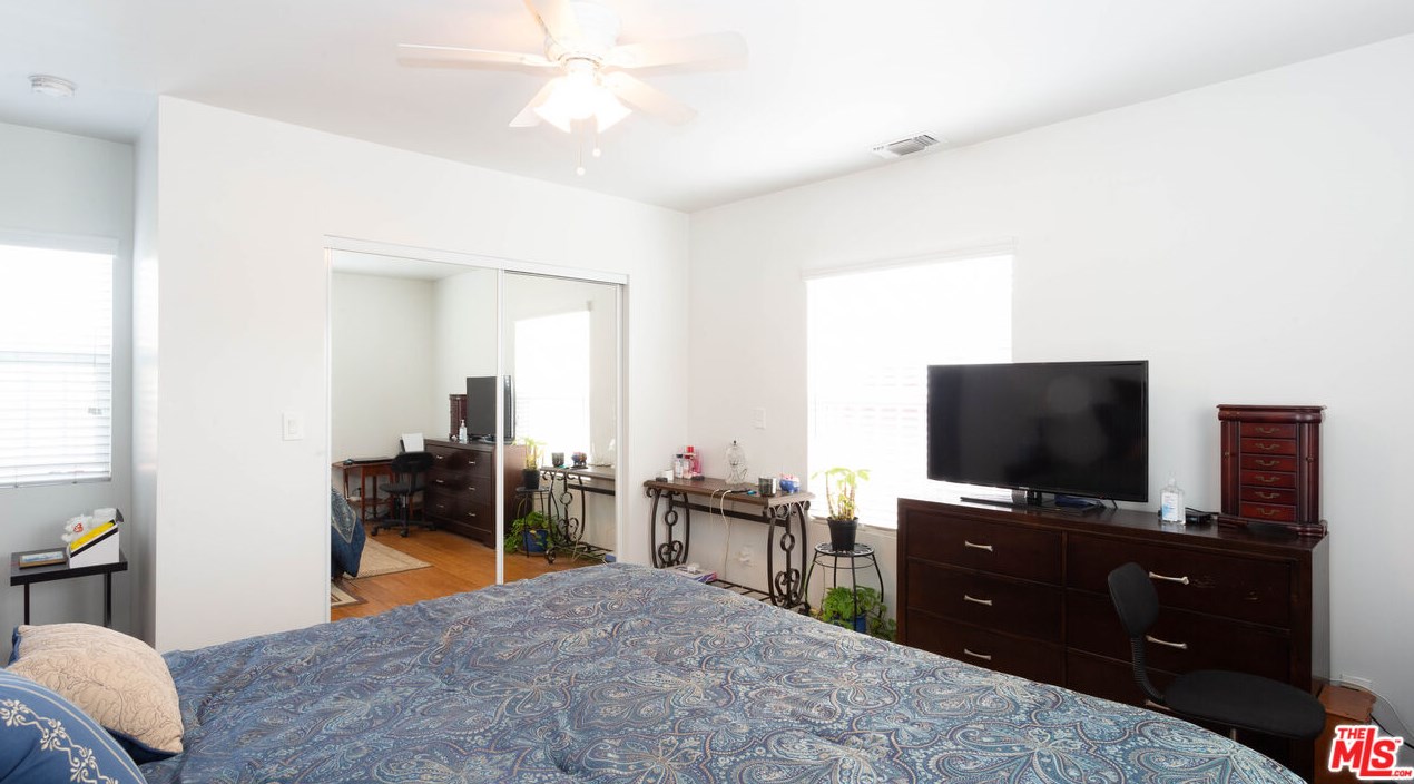 2056 94th St, Los Angeles CA  90047-3709 exterior