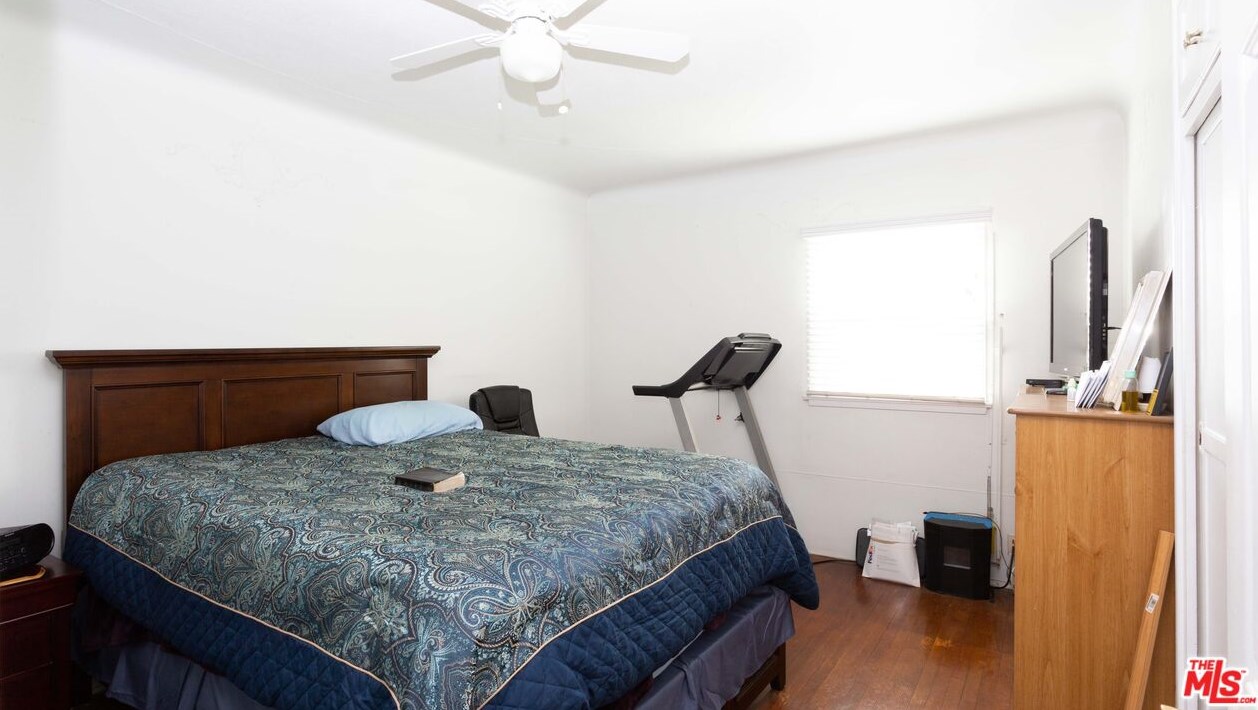 2056 94th St, Los Angeles CA  90047-3709 exterior
