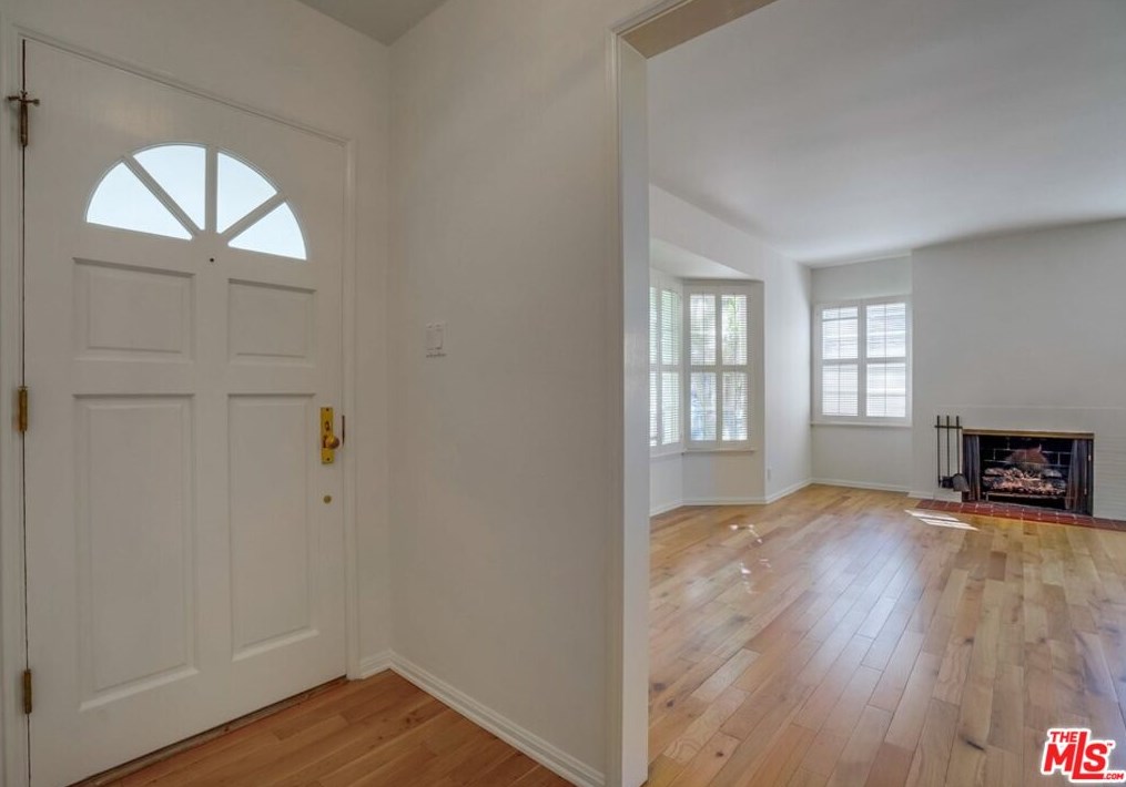 2345 Castle Heights Ave, Los Angeles CA  90034-1049 exterior
