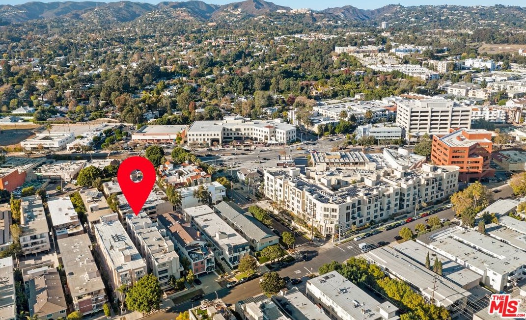 11915 Gorham Ave, Los Angeles CA  90049-5366 exterior