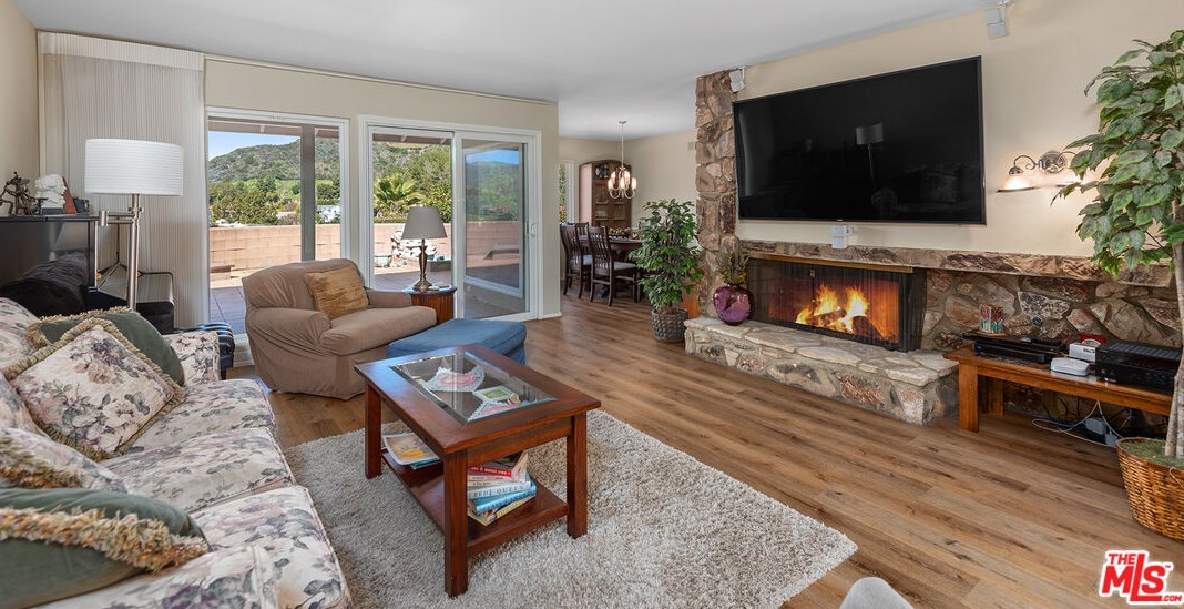 13740 Bayliss Rd, Los Angeles CA  90049-1215 exterior