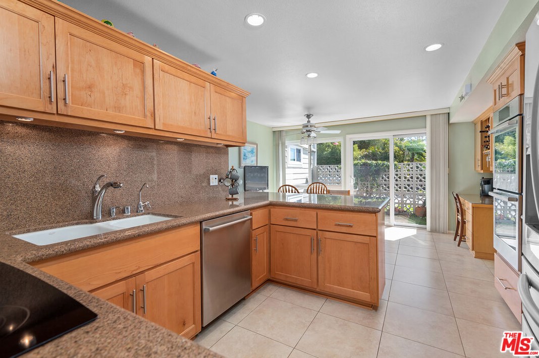 13740 Bayliss Rd, Los Angeles CA  90049-1215 exterior