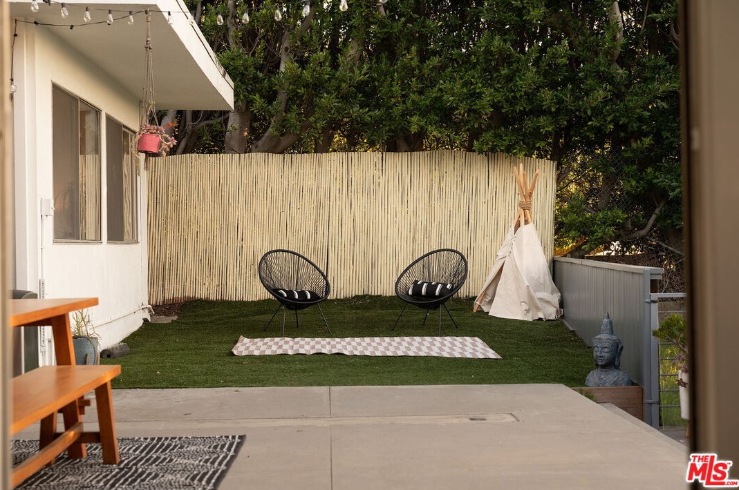 3127 Dona Marta Dr, North Hollywood CA  91604-4327 exterior
