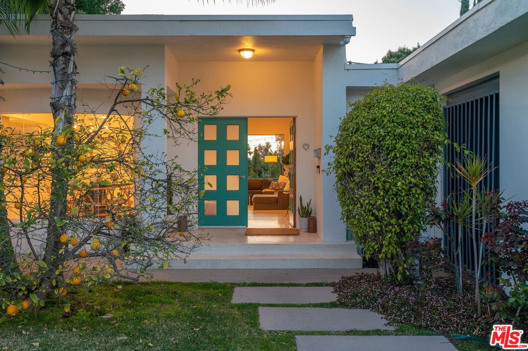 3127 Dona Marta Dr, North Hollywood CA  91604-4327 exterior