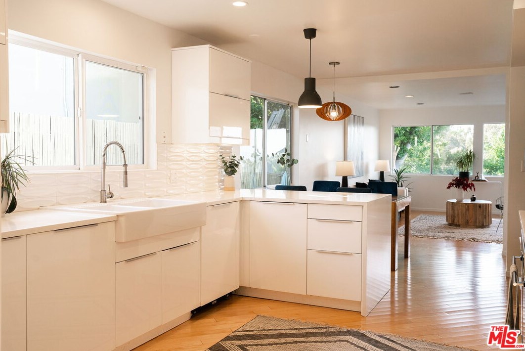 3127 Dona Marta Dr, North Hollywood CA  91604-4327 exterior