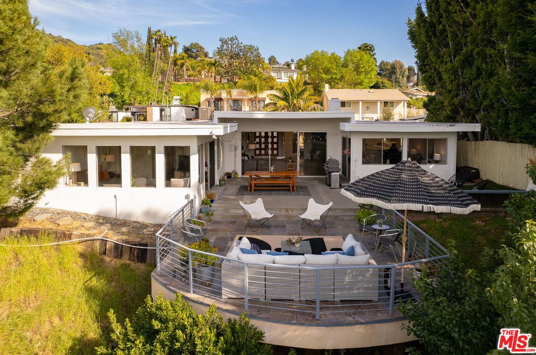 3127 Dona Marta Dr, North Hollywood CA  91604-4327 exterior