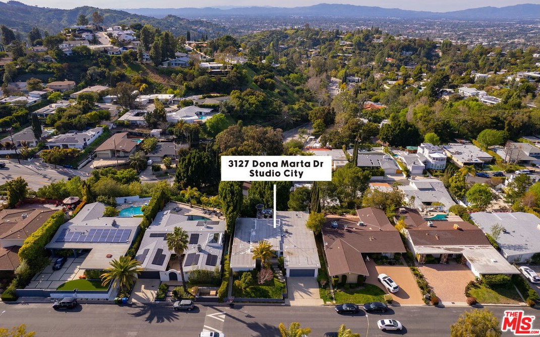 3127 Dona Marta Dr, North Hollywood CA  91604-4327 exterior