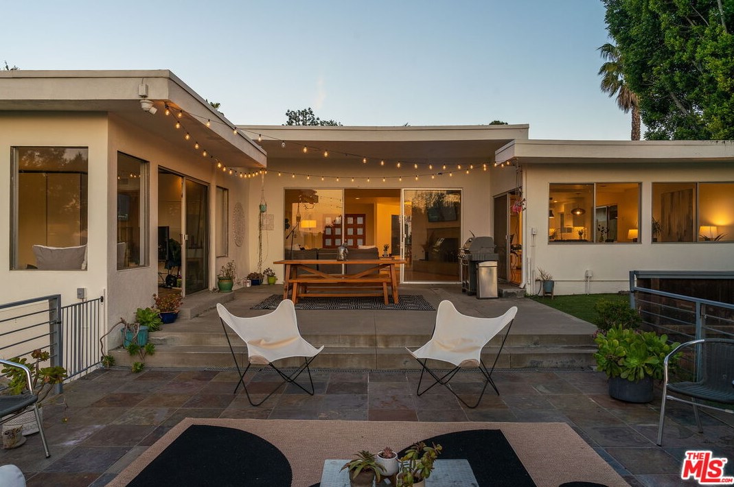 3127 Dona Marta Dr, North Hollywood CA  91604-4327 exterior