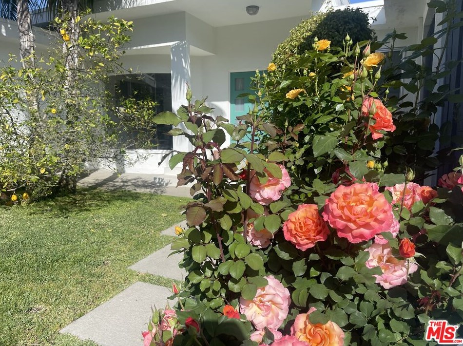 3127 Dona Marta Dr, North Hollywood CA  91604-4327 exterior