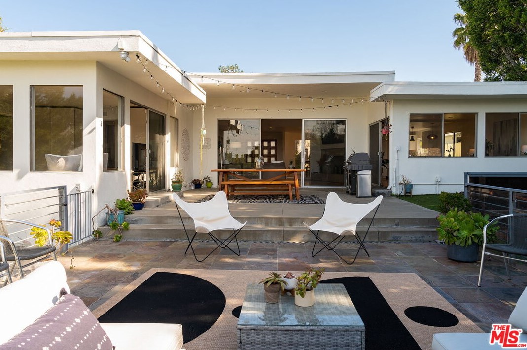 3127 Dona Marta Dr, North Hollywood CA  91604-4327 exterior