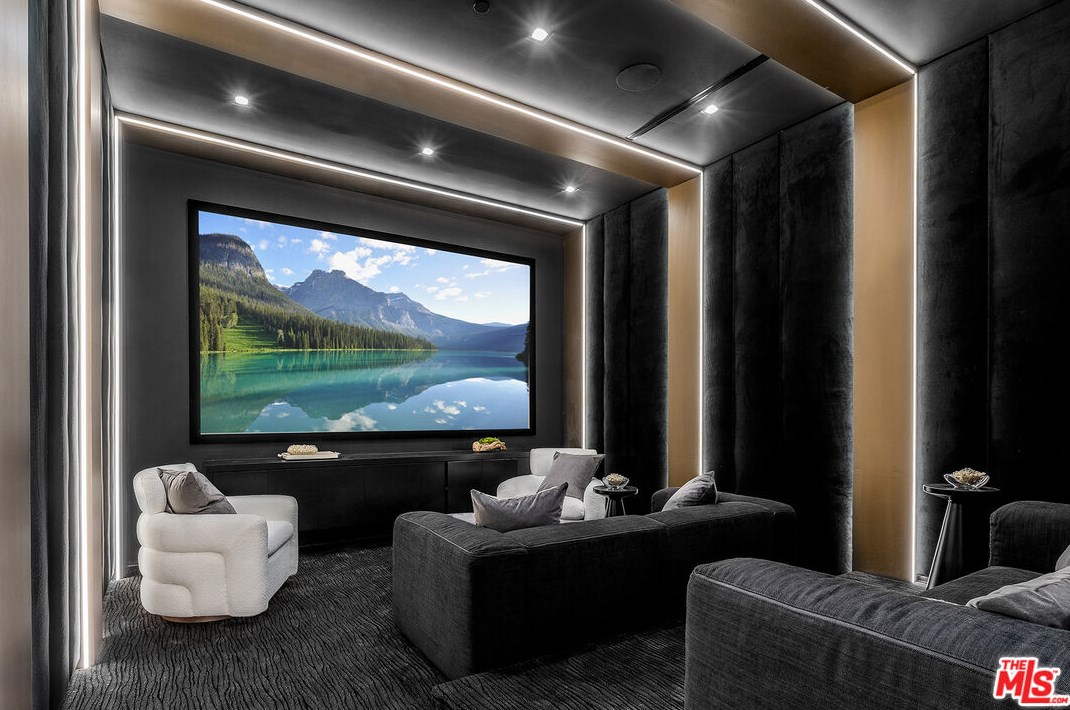 11548 Thurston Cir, Los Angeles CA  90049-2427 exterior