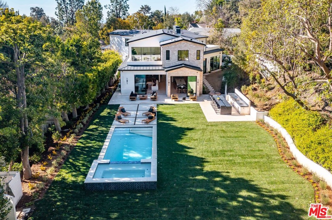 11548 Thurston Cir, Los Angeles CA  90049-2427 exterior