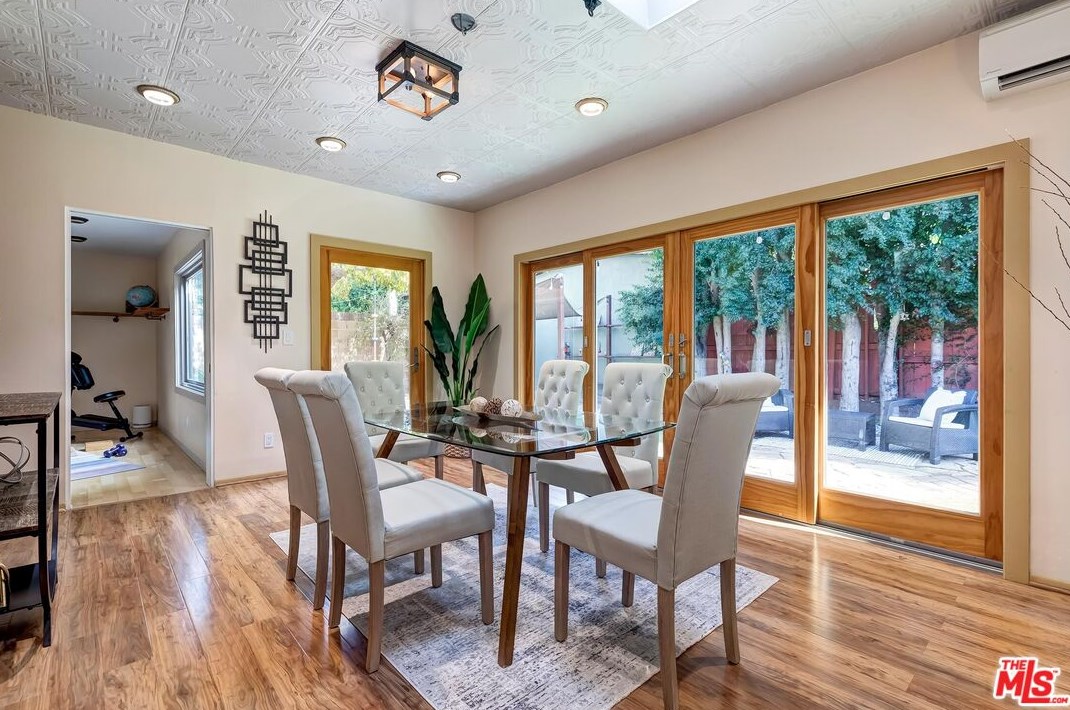 11422 Mccune Ave, Los Angeles CA  90066-3318 exterior