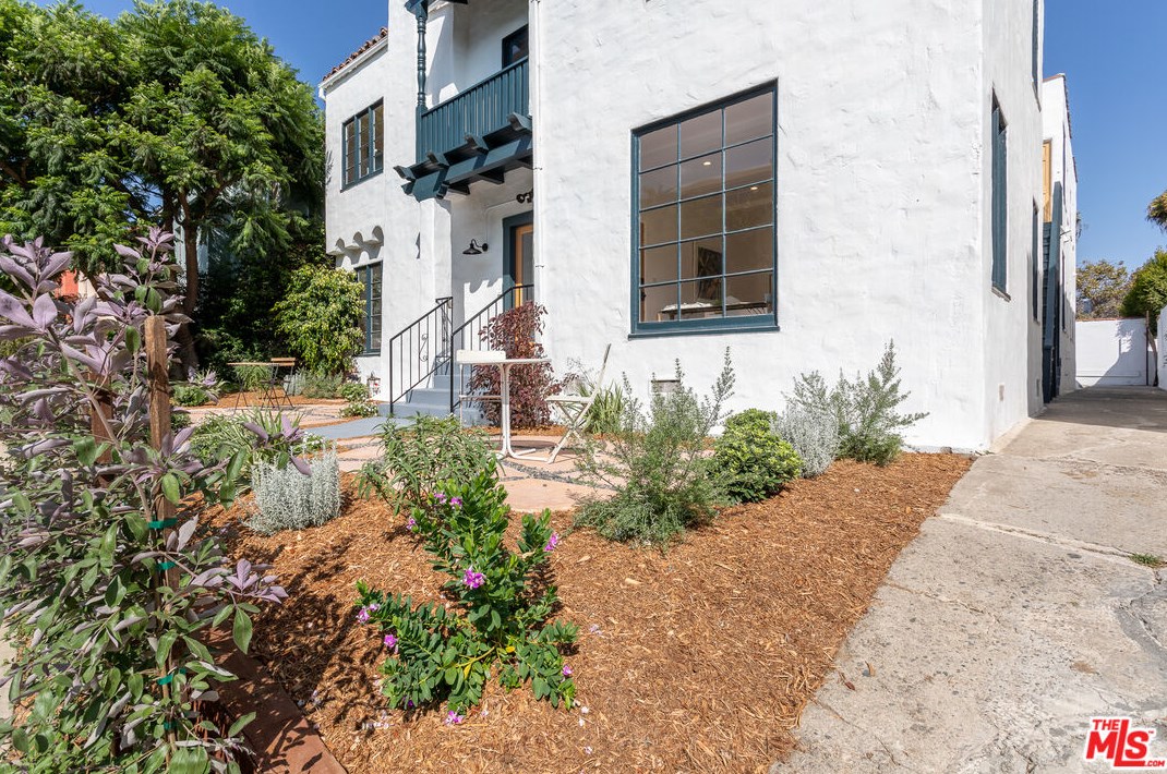 928 Orange Grove Ave, Los Angeles CA  90036-4457 exterior